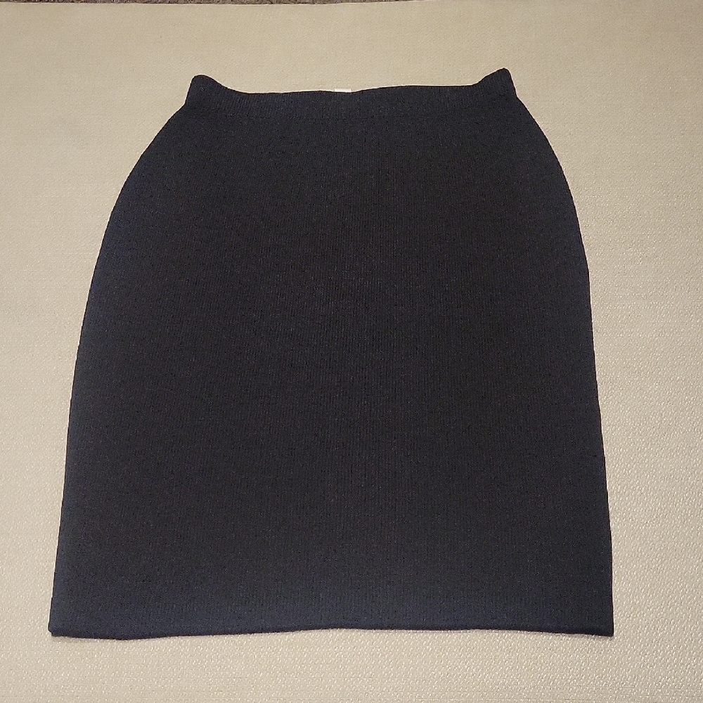 St. John Skirt Navy Blue Basics Santana Knit Midi Length 6 Classic Career USA